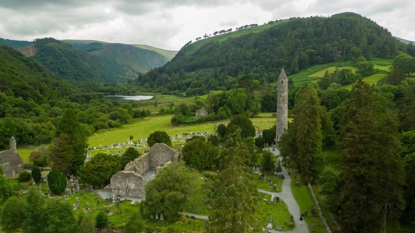 Glendalough and Wicklow Mountains Day Tour - Perfect・Dublin Residence